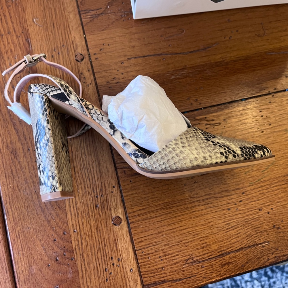 Gorgeous! Snake skin heels !!!! New in box never worn!!!!